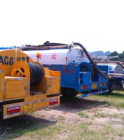 高壓清洗、吸污設(shè)備車(chē)